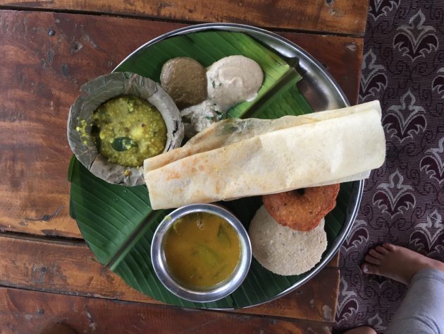 Südindisches Frühstück: Dosa, Idli,  Gaare, Chutney